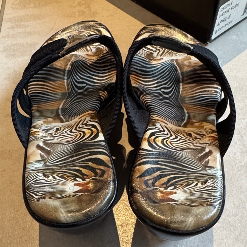 Icon art leather Zebras Women's Wedge slide Sandals sz 6 - Picture 4 of 8
